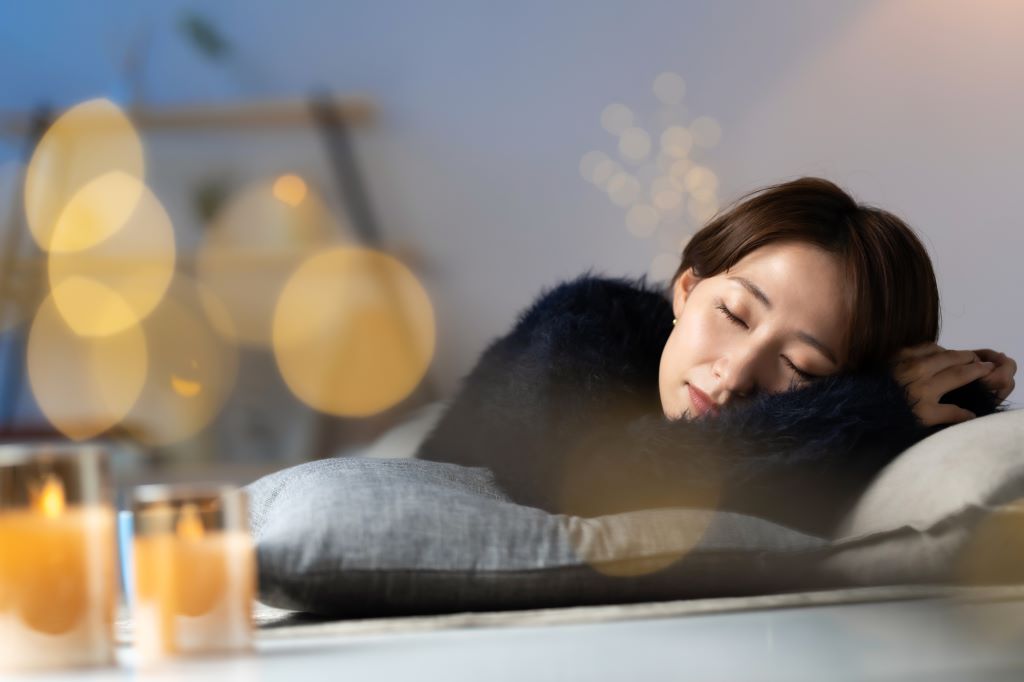 冷えを整え自律神経が安定して眠りにつく女性