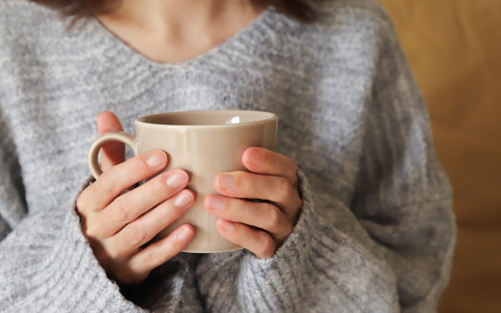 年末の冷えで胃腸トラブルになりやすい胃腸を整えるために白湯を飲む習慣
