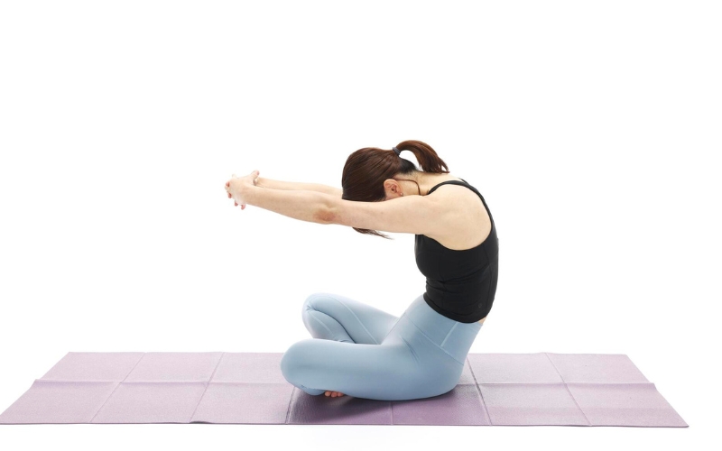 肩甲骨を動かすストレッチで肩こりを整える
