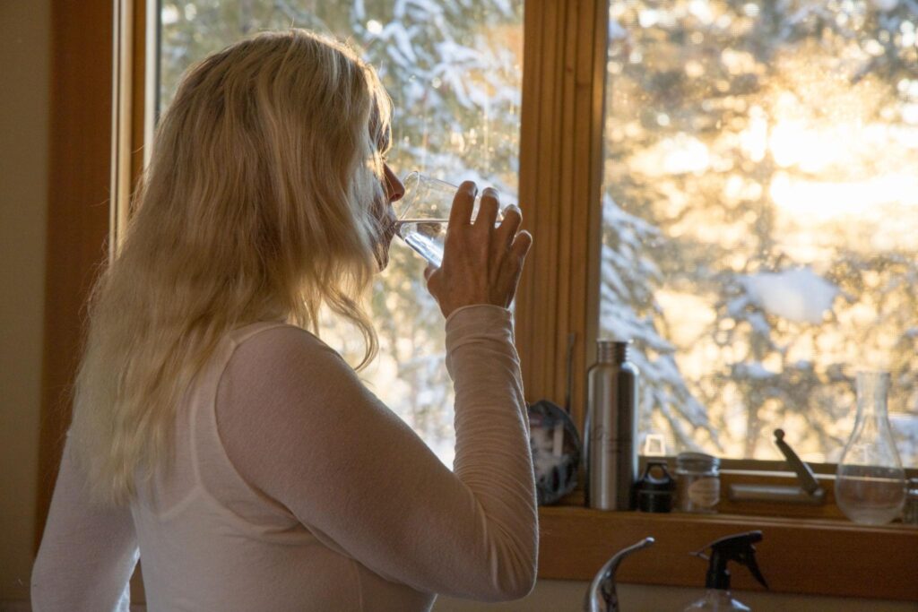 朝起きて水を飲む習慣